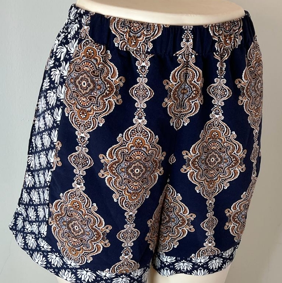 H&M Conscious Printed Short Shorts - Picture 2 of 8